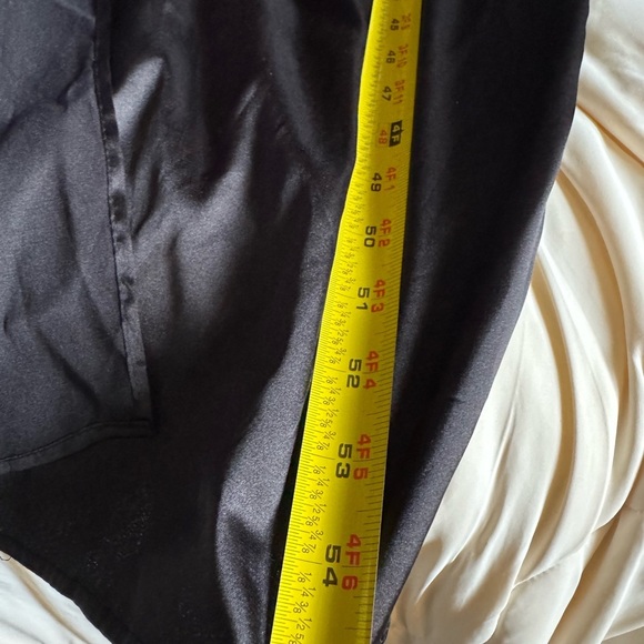 Elegant Black One-Shoulder Dress - Picture 6 of 6